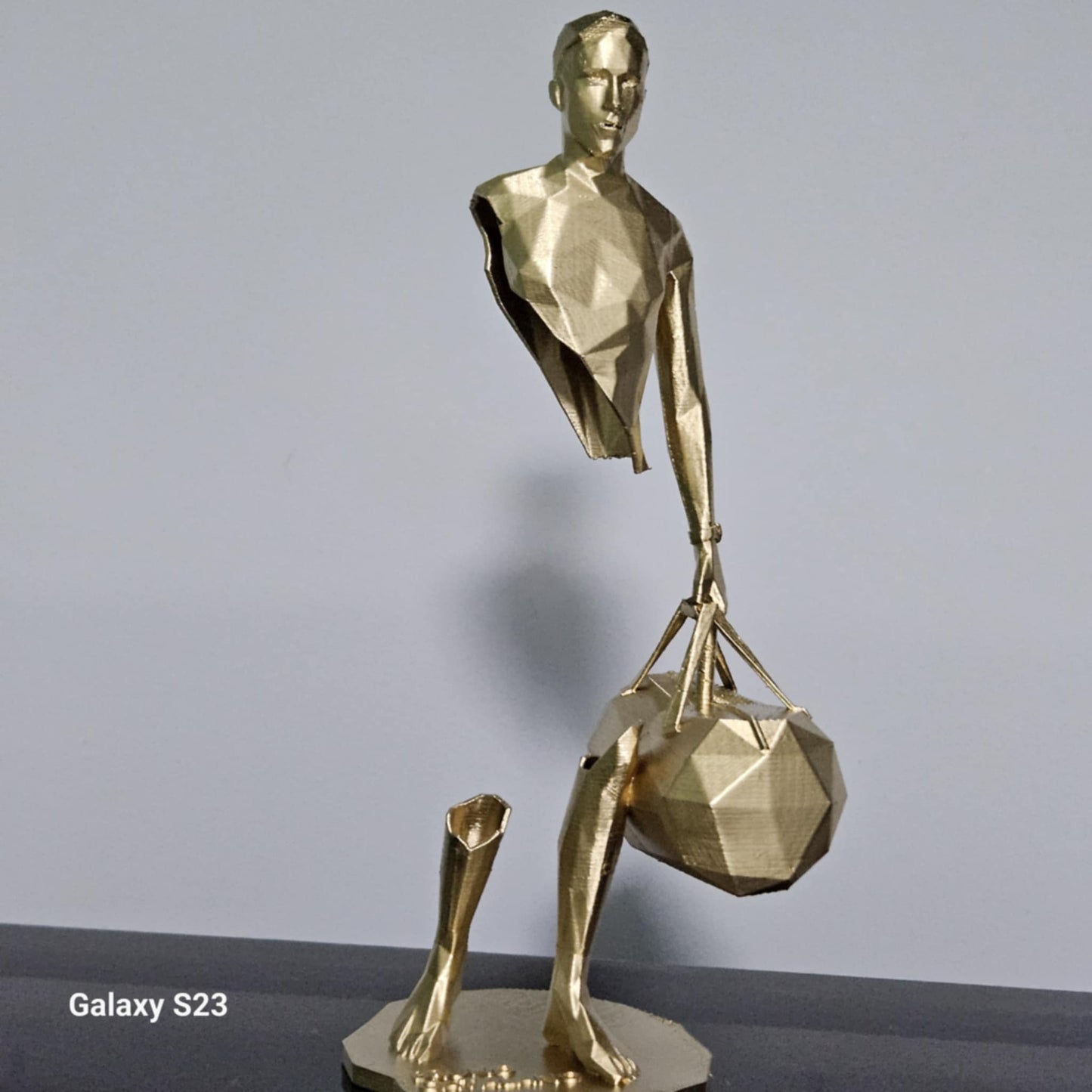 Traveler podróznik sculpture