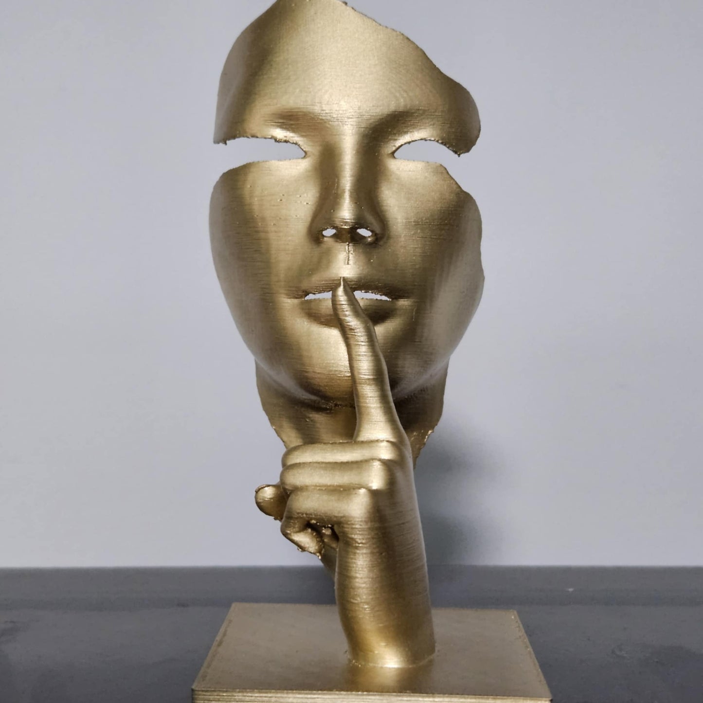 Milczenie sculpture